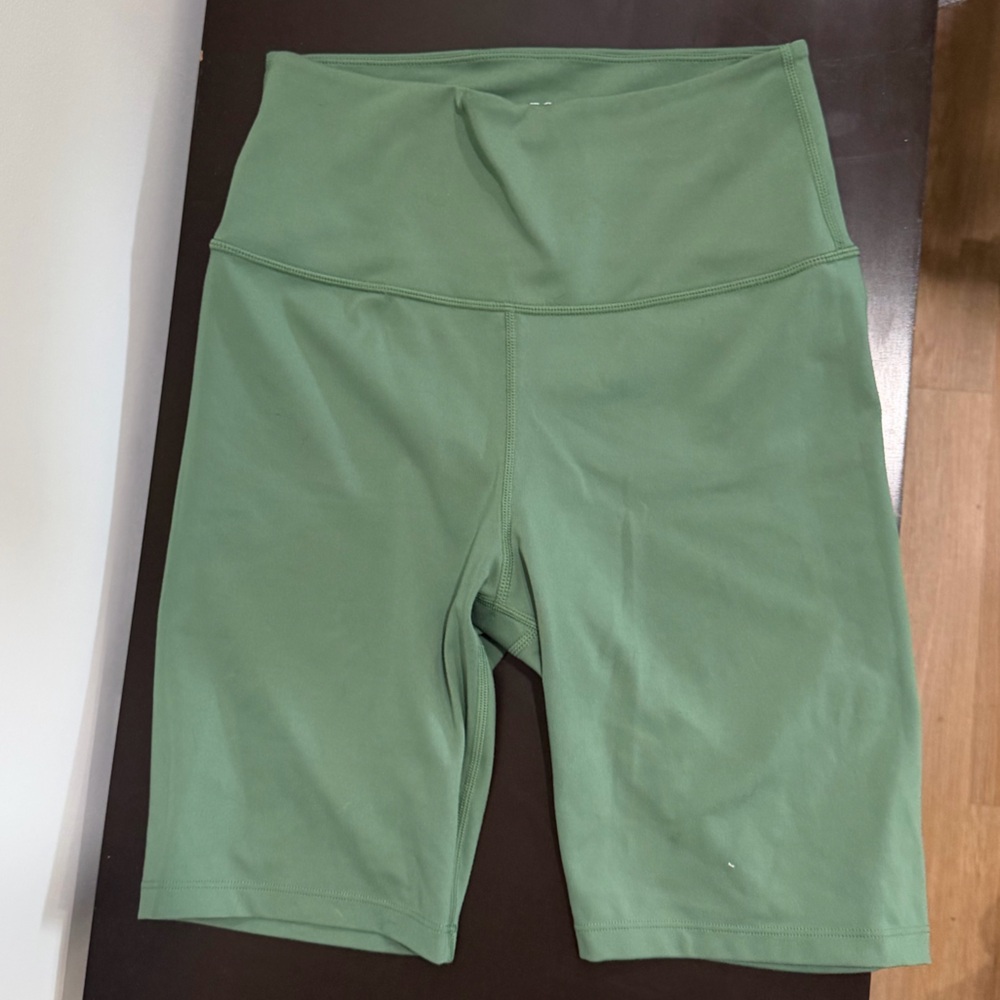 Carbon38 biker shorts size medium